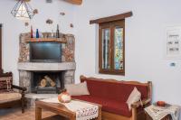 Telewizja i/lub zestaw kina domowego w obiekcie ARADENA TRADITIONAL House 4