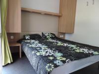 Posteľ alebo postele v izbe v ubytovaní Victoria Mobilhome Camping Dole-Živogošče