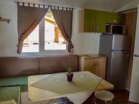 Kuchyňa alebo kuchynka v ubytovaní Victoria Mobilhome Camping Dole-Živogošče