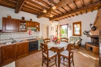 A kitchen or kitchenette at Agriturismo Malagronda