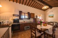 A kitchen or kitchenette at Agriturismo Malagronda