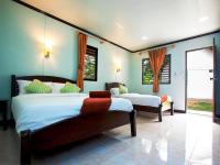 Ein Bett oder Betten in einem Zimmer der Unterkunft Lanta Coral Beach Resort