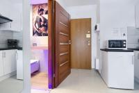 Kuchyňa alebo kuchynka v ubytovaní Good Day Apartments- private parking new town