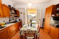 A kitchen or kitchenette at Sinidio