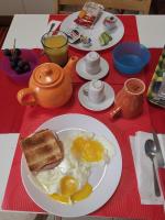 Jedlo v ubytovaní bed & breakfast alebo blízkom okolí