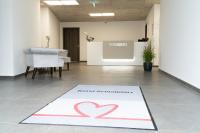 ロートガウにあるHotel Schlafplatzの部屋の床に敷き布