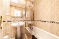 A bathroom at Residencial Las Redes - 19