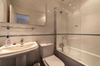 A bathroom at Residencial Las Redes - 19