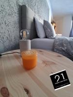 Postel nebo postele na pokoji v ubytování 21 Suites Deluxe Stay Near The Airport