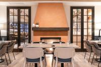 Un lugar para sentarse en Best Western Plus Baker Street Inn