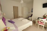 Łóżko lub łóżka w pokoju w obiekcie B&B Mare di Augusta La Finestra sul Porto