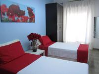 Łóżko lub łóżka w pokoju w obiekcie B&B Mare di Augusta La Finestra sul Porto