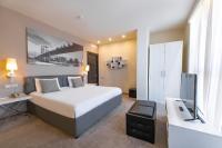Opera Suite Hotelにあるベッド