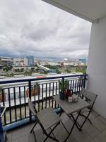 Reese @ Sea Residences Manilaにあるバルコニーまたはテラス