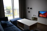 Televízia a/alebo spoločenská miestnosť v ubytovaní Apartament 4 osobowy w Bel Mare
