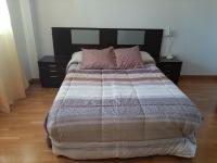 A bed or beds in a room at Precioso apartamento