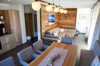 A seating area at Alp-IN Lodges Kaprun