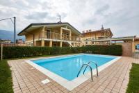 Bazén v ubytovaní Apartment Alessandra alebo v jeho blízkosti
