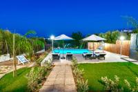 Bazén v ubytování Villa Izabela Apartments with Private Pools nebo v jeho okolí