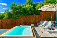 Bazén v ubytování Villa Izabela Apartments with Private Pools nebo v jeho okolí