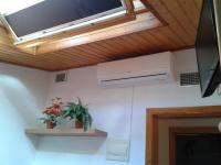 Televízia a/alebo spoločenská miestnosť v ubytovaní Hostal Arneva Orihuela