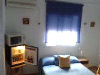 Posteľ alebo postele v izbe v ubytovaní Hostal Arneva Orihuela