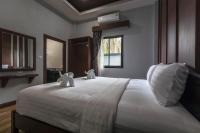 Postel nebo postele na pokoji v ubytování Aonang Oscar Pool Villas - Free Shuttle to Aonang Beach -shared pool - private pool