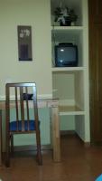Televízia a/alebo spoločenská miestnosť v ubytovaní Hostal Guzman El Bueno by gaiarooms