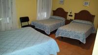 Posteľ alebo postele v izbe v ubytovaní Hostal Guzman El Bueno by gaiarooms