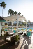A restaurant or other place to eat at Fuentepark Apartments
