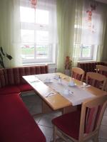 Reštaurácia alebo iné gastronomické zariadenie v ubytovaní Pension Elisabeth