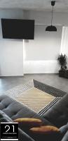 TV a/nebo společenská místnost v ubytování 21 Suites Deluxe Stay Near The Airport