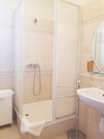 A bathroom at Lola Apartman