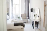 Łóżko lub łóżka w pokoju w obiekcie White Fanti Apartment