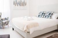Łóżko lub łóżka w pokoju w obiekcie White Fanti Apartment