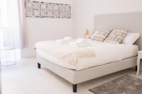 Łóżko lub łóżka w pokoju w obiekcie White Fanti Apartment