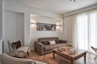 A seating area at Marvelous n Bright Apt next to Megaro Mousikis