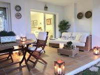 Posedenie v ubytovaní MI CAPRICHO, Beachfront, Grownfloor, Private Garden & Terrace