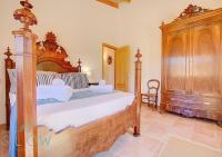 Postel nebo postele na pokoji v ubytování Villa Cas Frares by Slow Villas