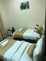 Postel nebo postele na pokoji v ubytování Al Khaleej Plaza Furnished Apartments LLC