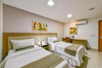 Plaza Inn Breeze Aeroportoにあるベッド