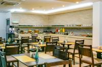 Plaza Inn Breeze Aeroportoにあるレストランまたは飲食店