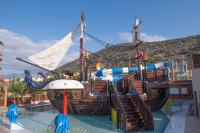 Bazén v ubytování Cactus Beach Hotel nebo v jeho okolí