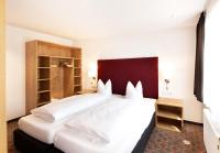 Posteľ alebo postele v izbe v ubytovaní Hotel Adler