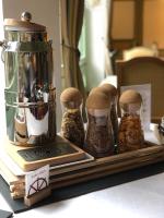 Příslušenství pro přípravu čaje a kávy v ubytování Hotel Kainsbacher Mühle