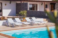 The swimming pool at or close to Eslanzarote Villa Caracola, Super Wifi, Sat tv