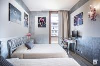 Posteľ alebo postele v izbe v ubytovaní Admiral Hotel