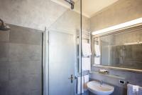 Kúpeľňa v ubytovaní Admiral Hotel