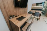 Televízia a/alebo spoločenská miestnosť v ubytovaní Apricot Luxe Apartments