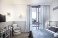 Posteľ alebo postele v izbe v ubytovaní Admiral Hotel